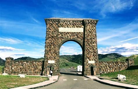 gardiner montana yellowstone entrance